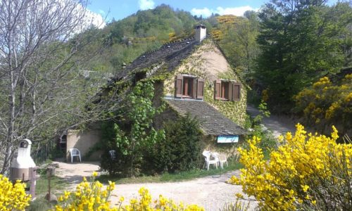 façade gîte du chastel