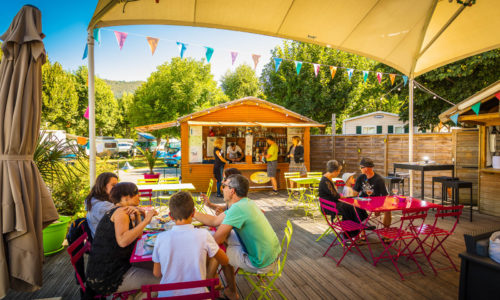Camping du pont du tarn, le Flower camping, sur les berges du Tarn, à Florac