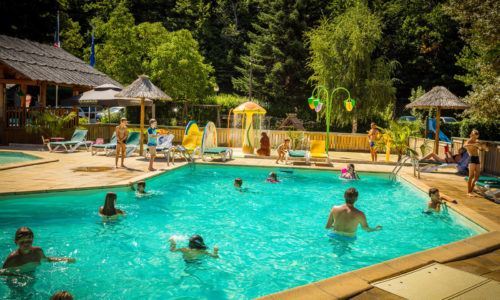 Camping du pont du tarn, le Flower camping, sur les berges du Tarn, à Florac